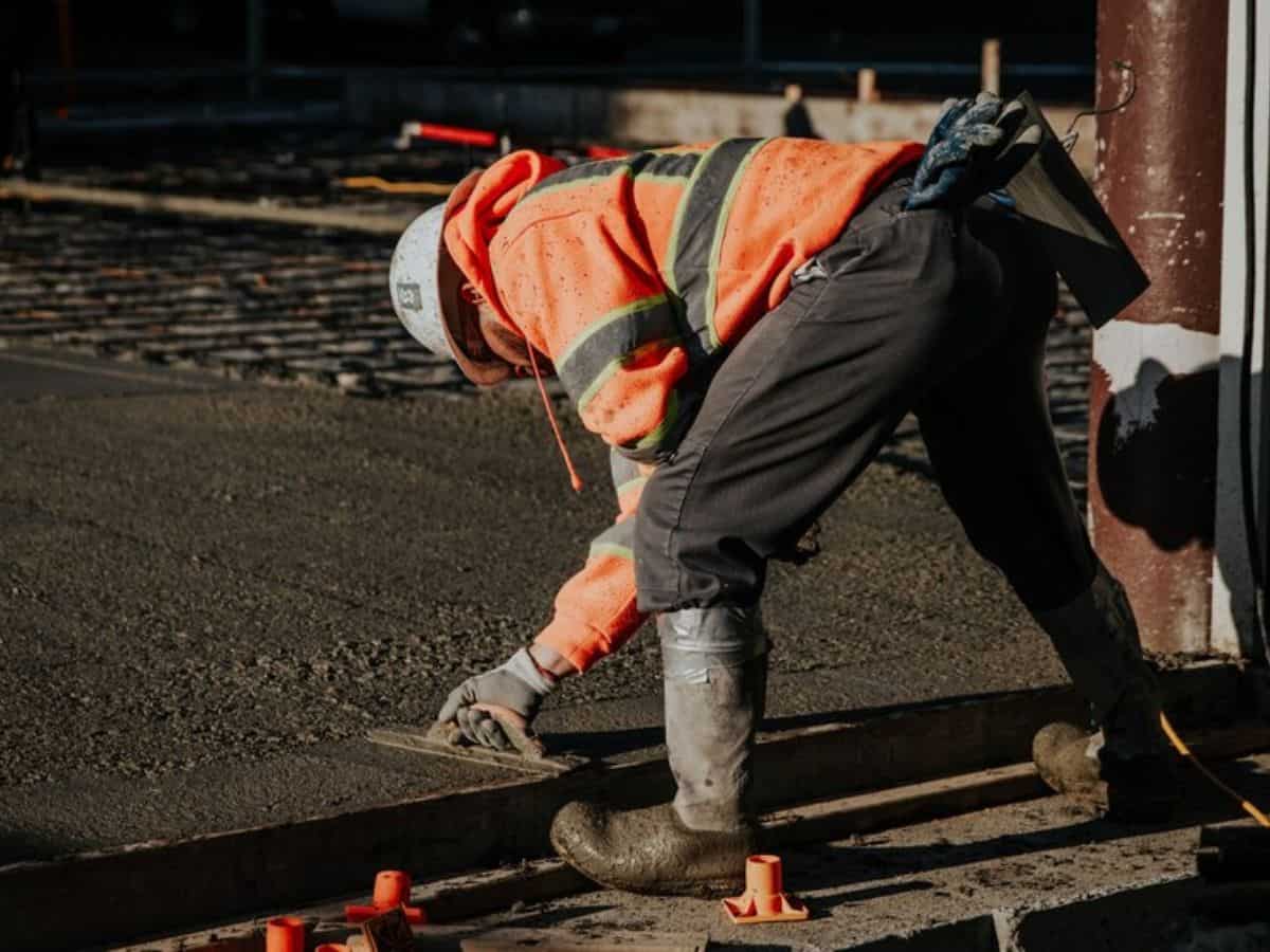 इन Cement Stocks की पिटाई शुरू, तमिलनाडु से आई एक खबर पर पैसा निकालने लगे निवेशक; रखें नजर