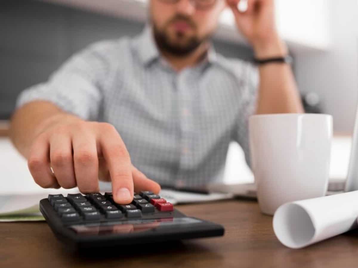 FY25 के आखिरी कुछ दिन में भी बचाना चाहते हैं Income Tax? तो ये खबर कर देगी टेंशन फ्री, चूके तो टैक्स कटा समझो