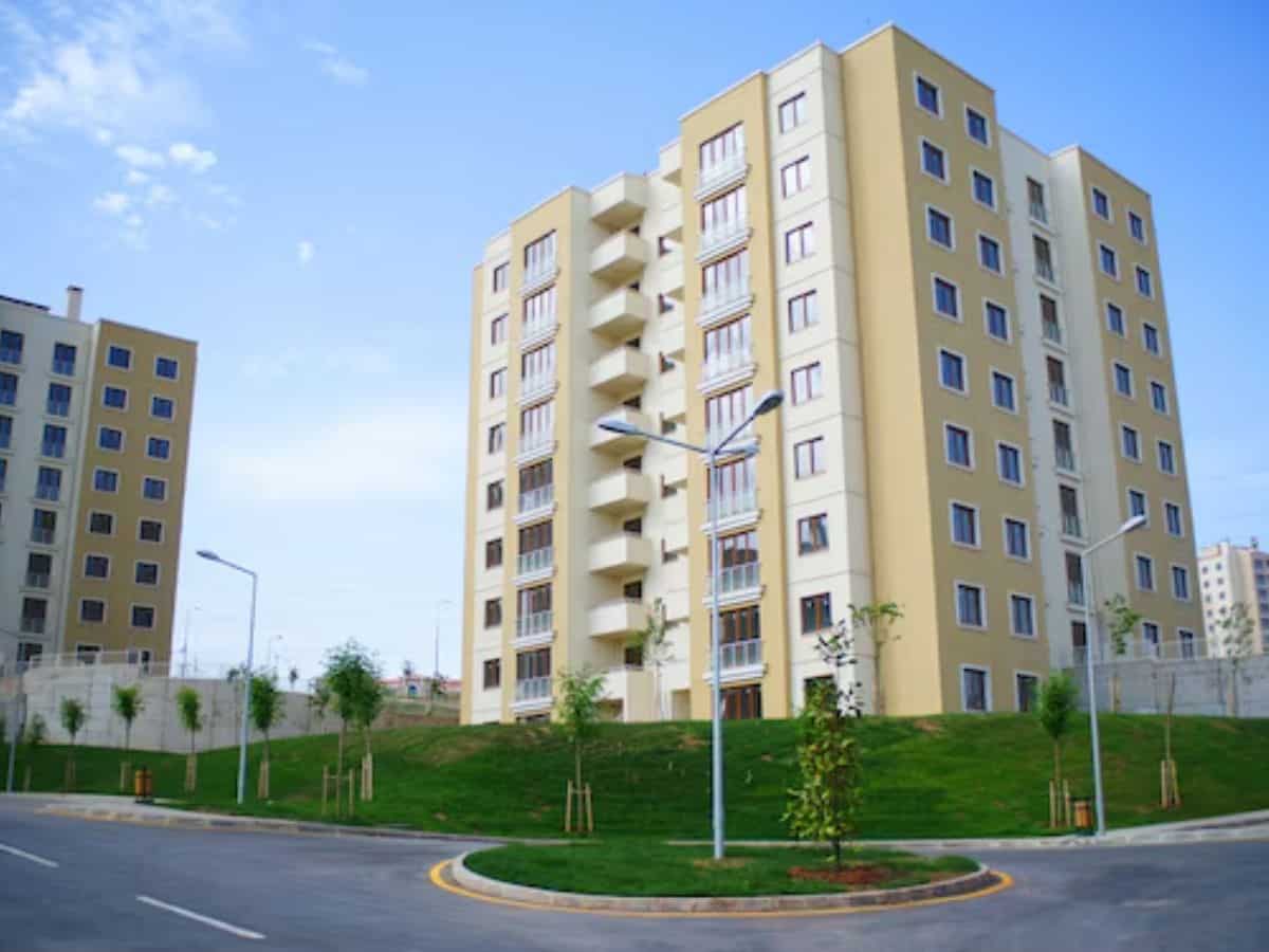 4 साल में दोगुने से ज्यादा बढ़ीं प्रॉपर्टी की कीमतें, नोएडा-गुरुग्राम में निवेशकों को बंपर फायदा