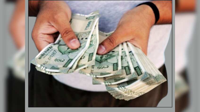 पुराने लोन को चुकाने के लिए नया लोन लेना कितना सही? यहां Pros और Cons जान लीजिए