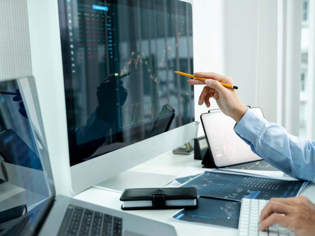 ये हैं वो शेयर जहां दिख सकता है तगड़ा एक्शन! खबरों के चलते रखें पैनी नजर, तैयार है लिस्ट