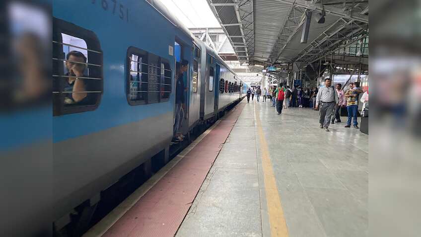 जुर्माने से बचाता है प्लेटफॉर्म टिकट