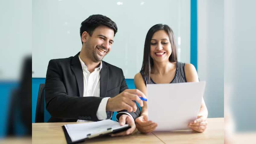 FD कराने का सोच रहे हैं तो Wife के नाम से यहां कर डालिए निवेश, ₹2,00,000 पर ₹32,044 ब्‍याज मिल जाएगा