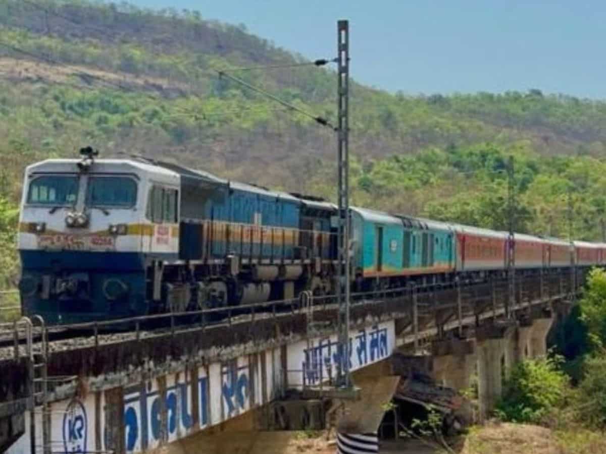 पैसों की तंगी झेल रहे कोंकण रेलवे का Indian Railways में होगा मर्जर; महाराष्ट्र सरकार ने इस शर्त के साथ दी मंजूरी
