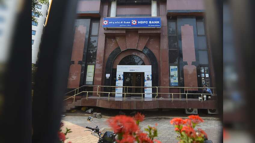 RBI ने इन दो बैंकों पर लगाया जुर्माना, आपका है अकाउंट तो क्या पड़ सकता है कोई असर?