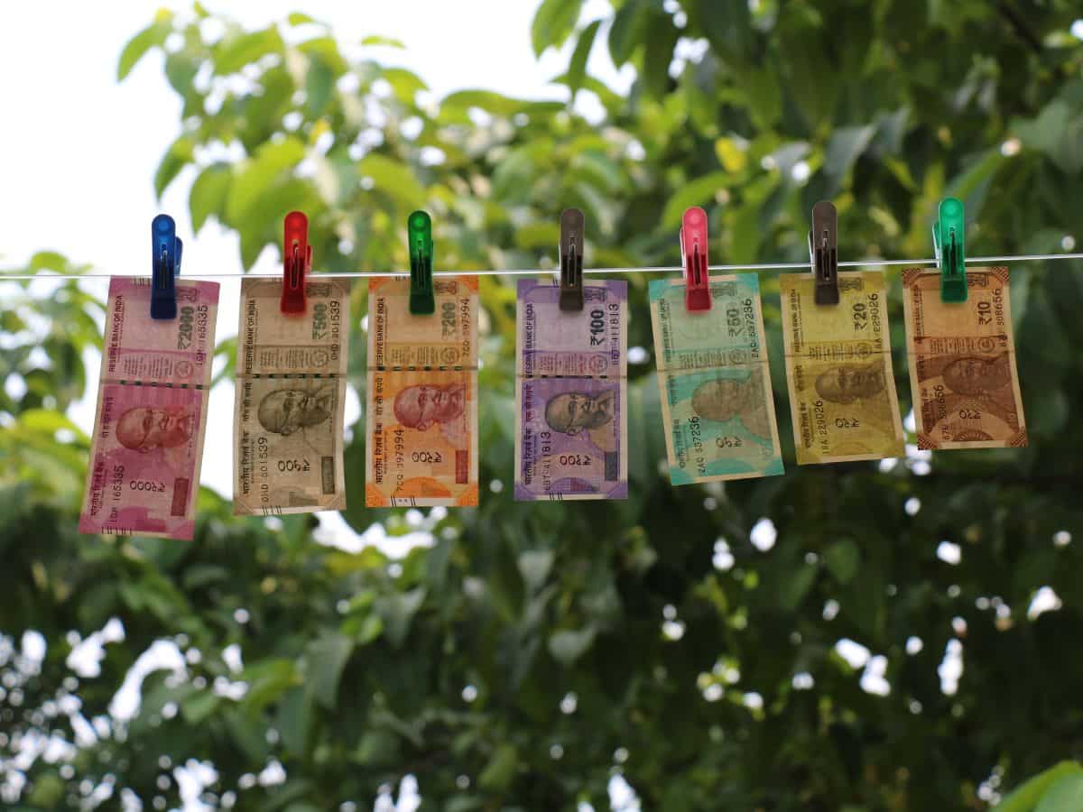 एटीएम से पैसे निकालने पर कितना भरना होता चार्ज?