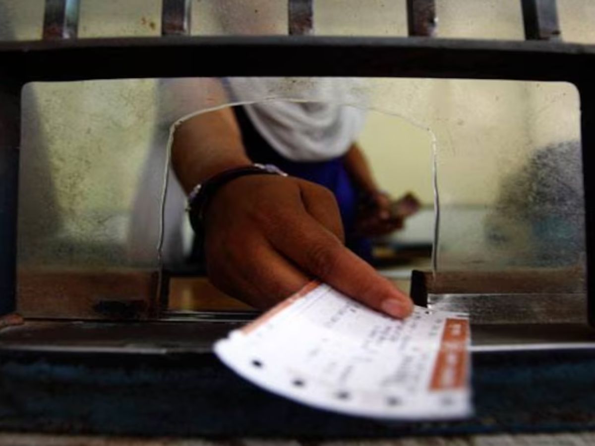 काउंटर से लिए टिकट घर बैठे ऑनलाइन हो सकता है कैंसिल, रिफंड के लिए करना होगा ये काम