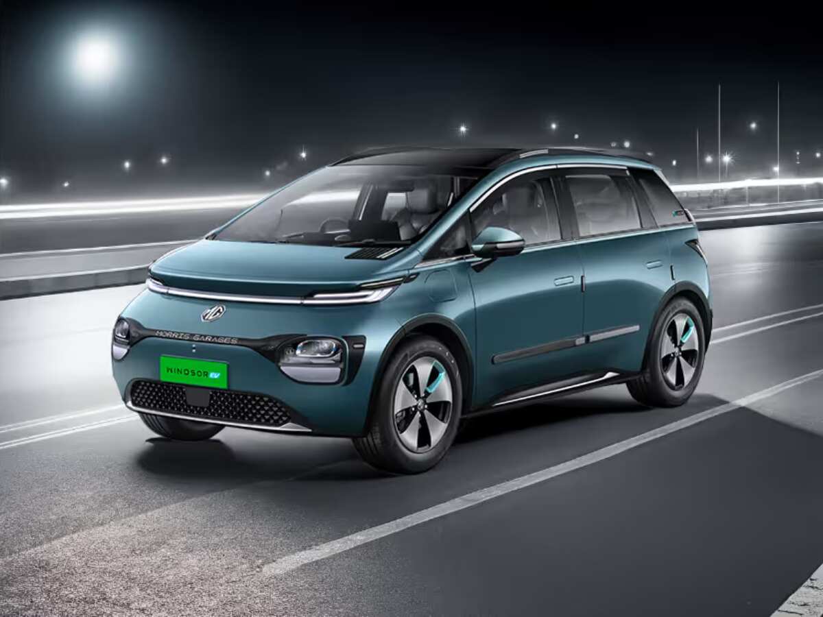 मार्च में इलेक्ट्रिक कार का बोलबाला; MG Windsor ने तोड़ा मंथली सेल्स का रिकॉर्ड, जानें Kia और M&M का हाल 