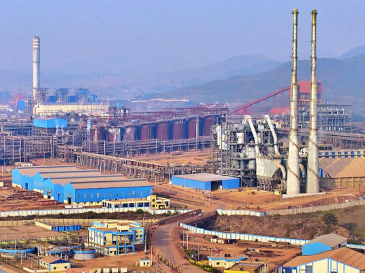 2. Hindalco: ₹45,000 करोड़ का बड़ा निवेश