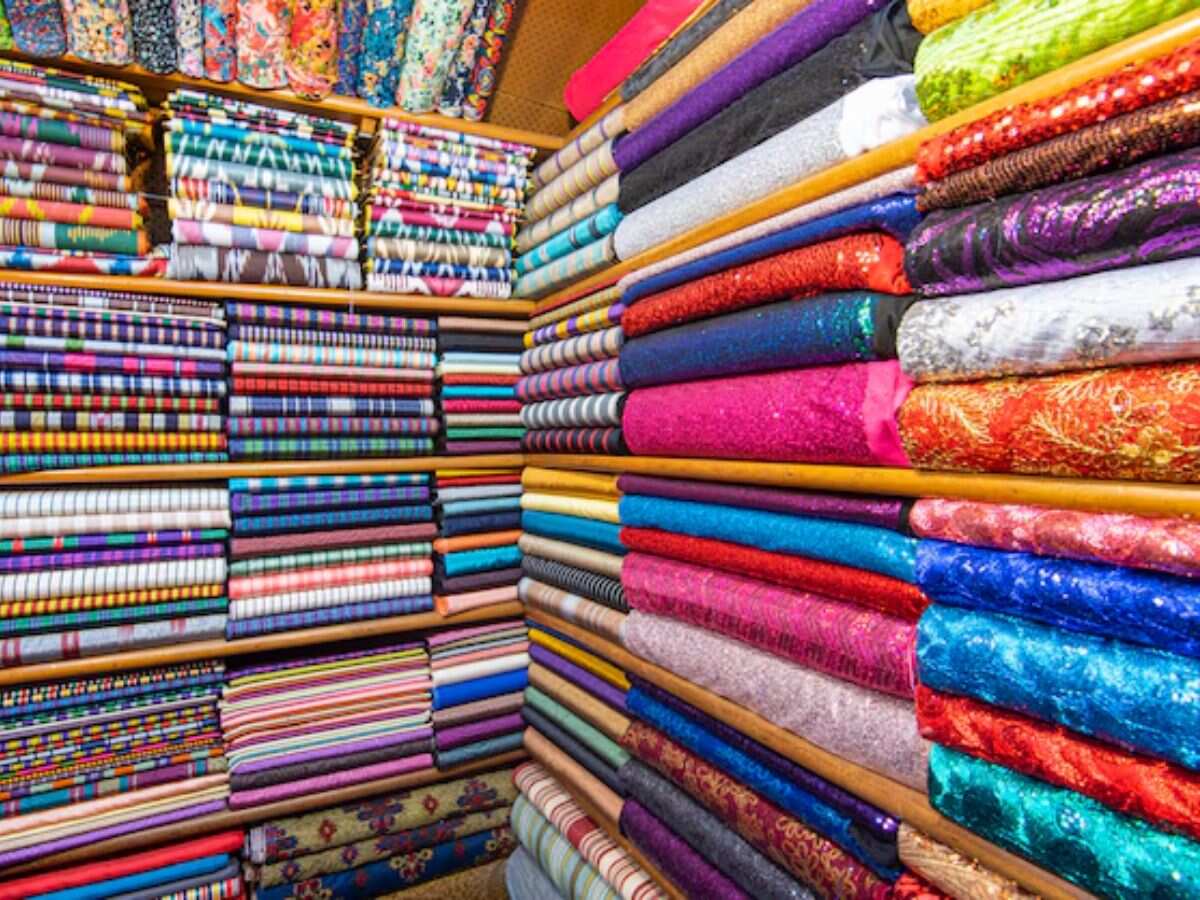 4. Century Textile: रियल एस्टेट में बड़ा दांव 