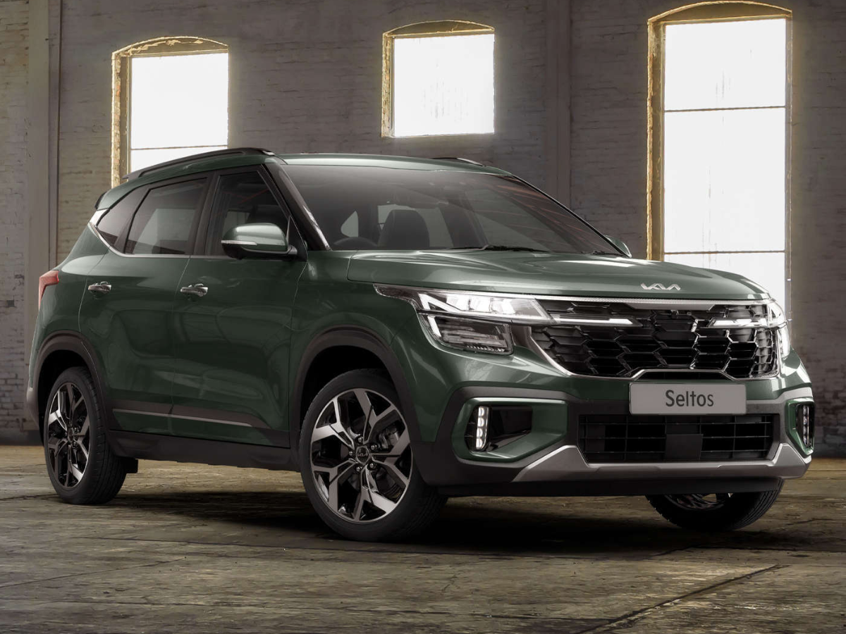 भारत के लोगों को पसंद आ रही बड़ी कार; पहले से और भी ज्यादा स्ट्रॉन्ग हुआ ये सेगमेंट, इन ऑटो कंपनियों ने किया लीड