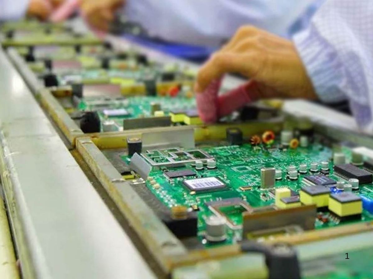 चीन और वियतनाम की तुलना में कम टैरिफ होने से भारत के इलेक्ट्रॉनिक्स सेक्टर को होगा फायदा : एक्सपर्ट्स