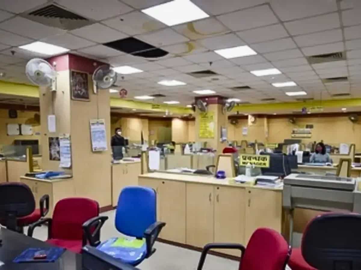 चिदंबरम ने संसद में उठाया Bank Charges का मुद्दा, कहा - अपने ही खाते में पैसे कम होने पर बैंक वसूल लेती है जुर्माना