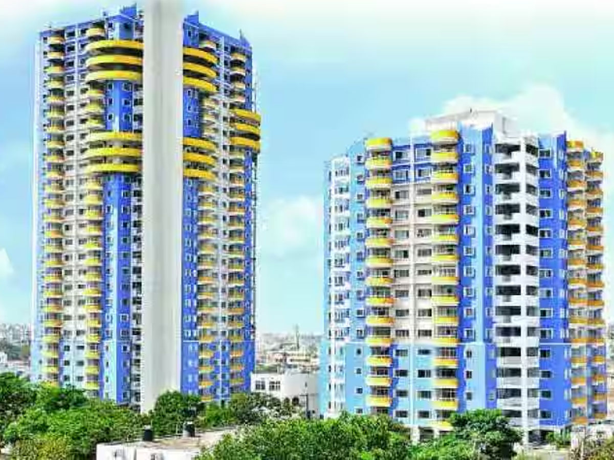 घर खरीदें या रुकें? प्रॉपर्टी के रेट गिरेंगे या बढ़ेंगे, इन दो रिपोर्ट्स ने खोल दिया कच्चा चिट्ठा