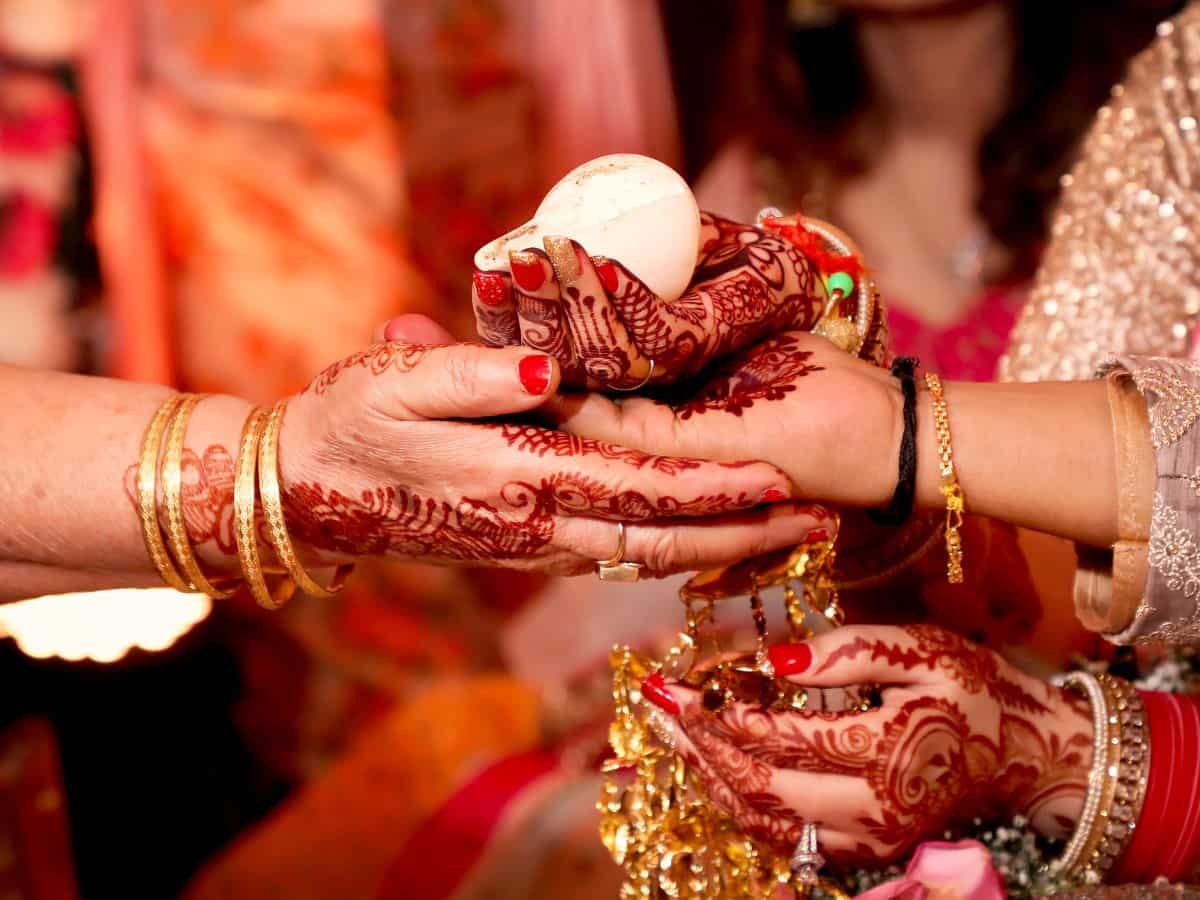 खून का रिश्‍ता होने पर