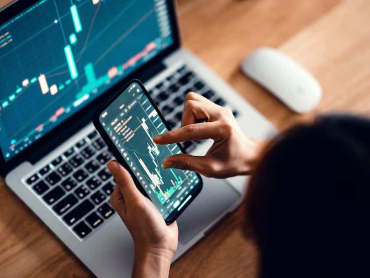 2 महीने के लिए खरीदें ये 2 Stocks, घटते बाजार में भी कर सकते हैं कमाई