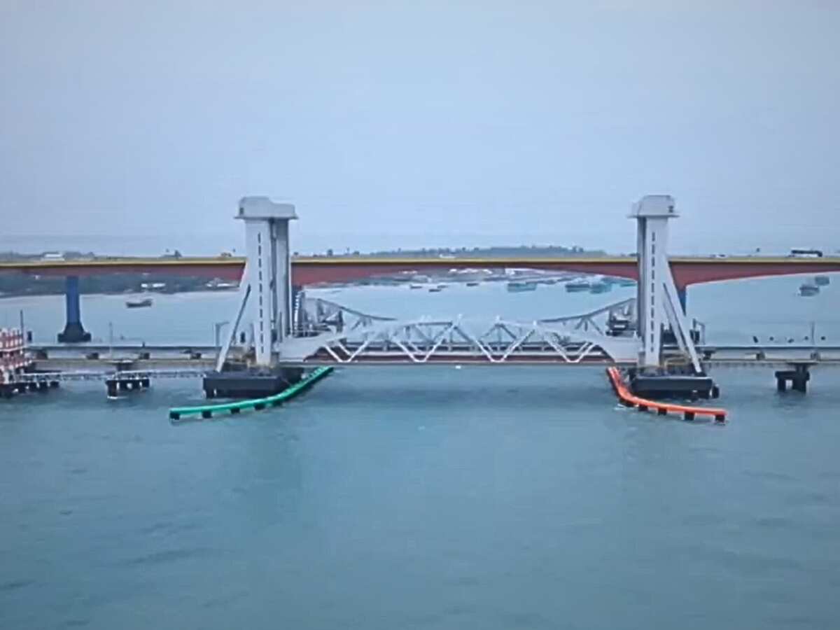 Pamban Bridge: भारत का पहला वर्टिकल लिफ्ट समुद्री पुल बनकर तैयार, रामनवमी के मौके पर PM Modi करेंगे उद्घाटन