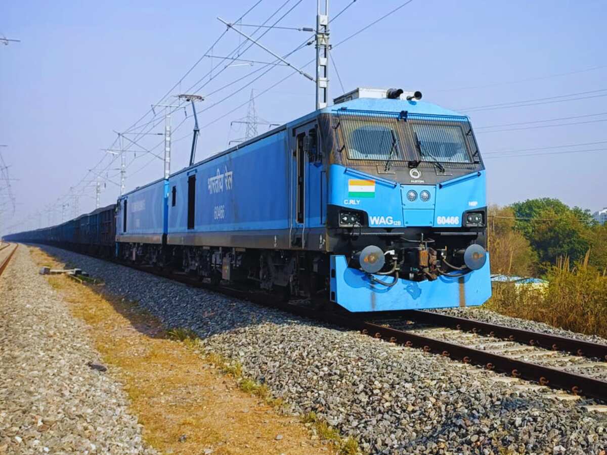 केवल इमरजेंसी में खींचे चेन