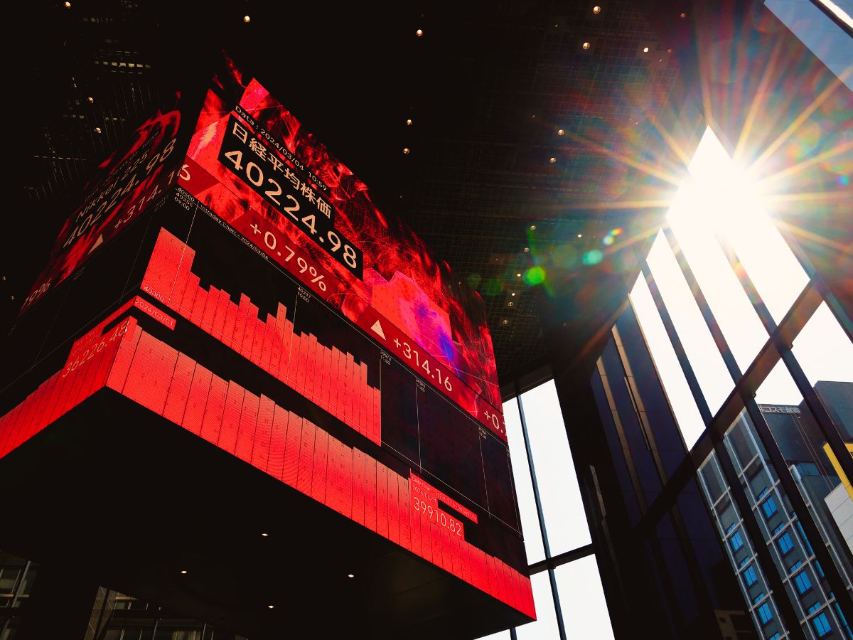 Stock Market में भारी तबाही के बाद आएगी रैली या FD में डाल दें अपना पैसा? क्या कहते हैं विदेशी ब्रोकरेज