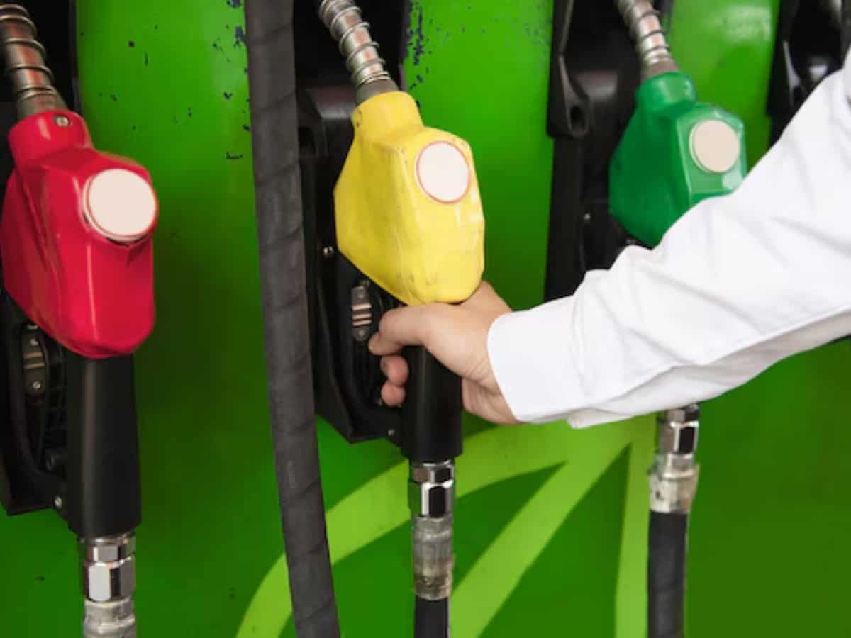 बड़ी खबर! सरकार ने Petrol, डीजल पर बढ़ाई एक्साइज ड्यूटी, आज रात 12 बजे से लागू होंगे नए रेट