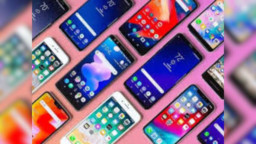 FY25 में भारत से स्मार्टफोन एक्सपोर्ट ₹2 लाख करोड़ के पार, 53% की ग्रोथ, आईफोन की धाक