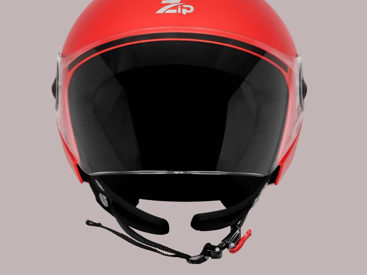 चिन स्ट्रैप ना लगाना