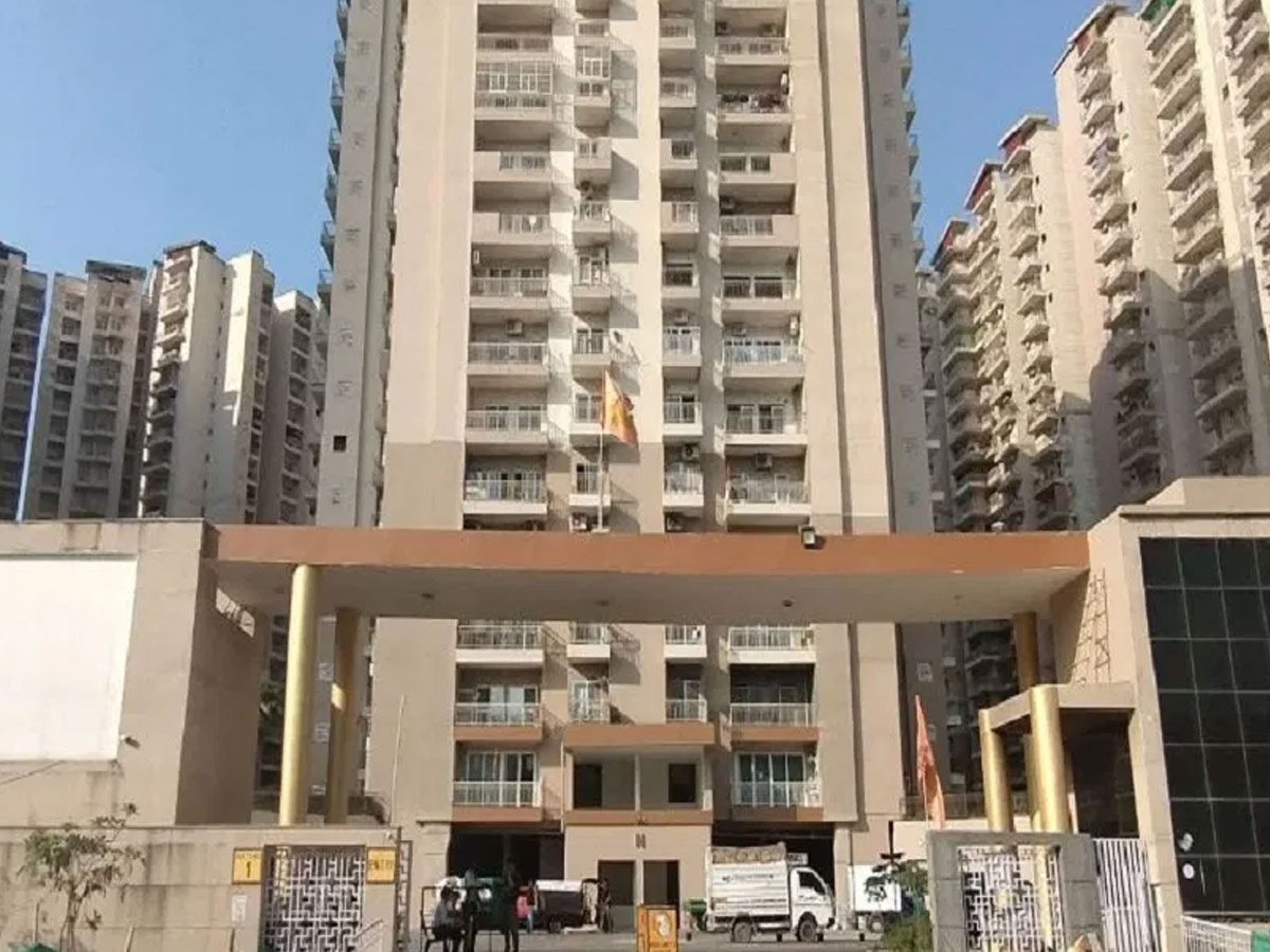 कचरा फैलाया, गंदा पानी पीने से 200 बीमार! ग्रेटर नोएडा की इस सोसाइटी पर ₹27 लाख का जुर्माना