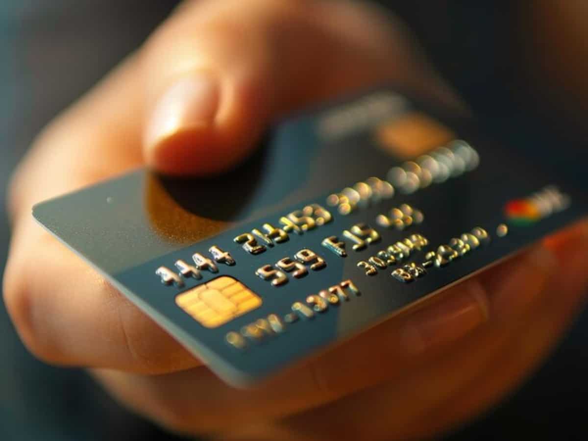 एनुअल फीस यानि सालाना चार्ज