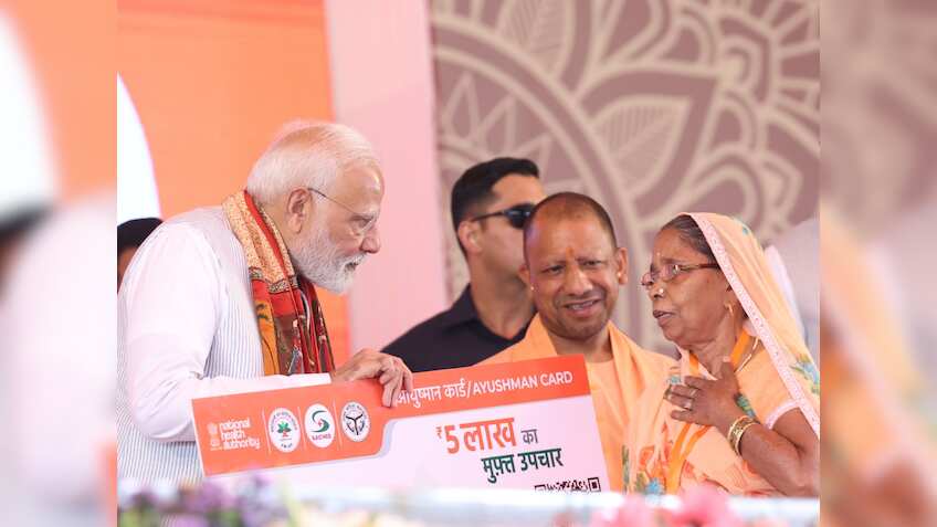 ₹3884 करोड़ के प्रोजेक्ट्स का शिलान्यास, बुजुर्गों को मिला आयुष्मान कार्ड! काशी को आज PM Modi ने दी ये सौगात