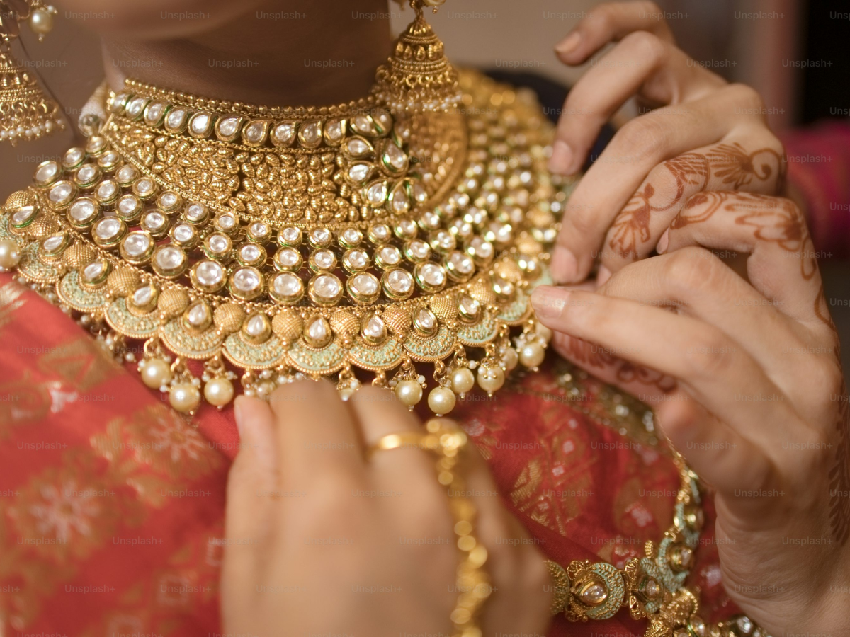 Gold Price Today: फिर रिकॉर्ड ऊंचाई पर पहुंचा सोना! 10 ग्राम गोल्ड की क्या है कीमत, यहां देखें