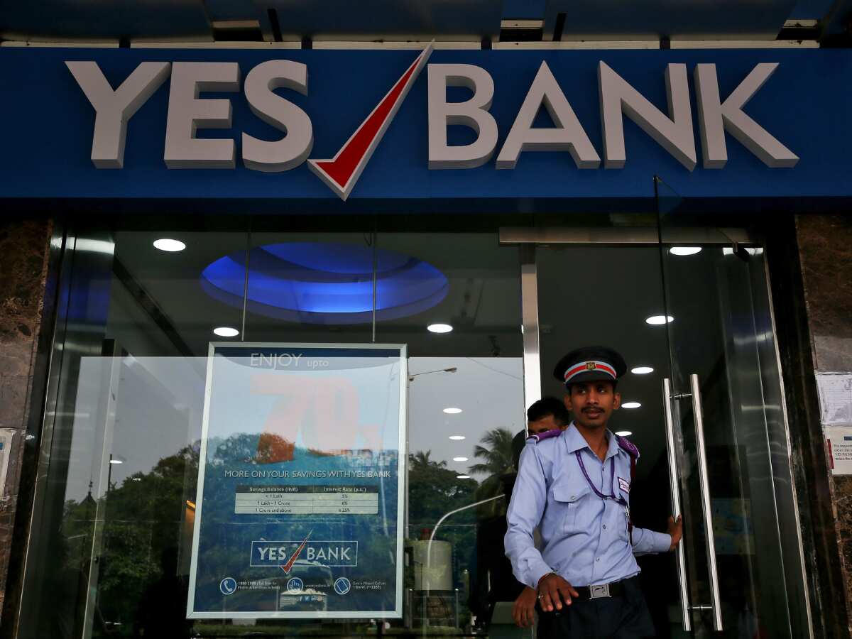 Yes Bank पर चला Income Tax का डंडा! आयकर विभाग ने पकड़ा दिया ₹244 करोड़ का नोटिस