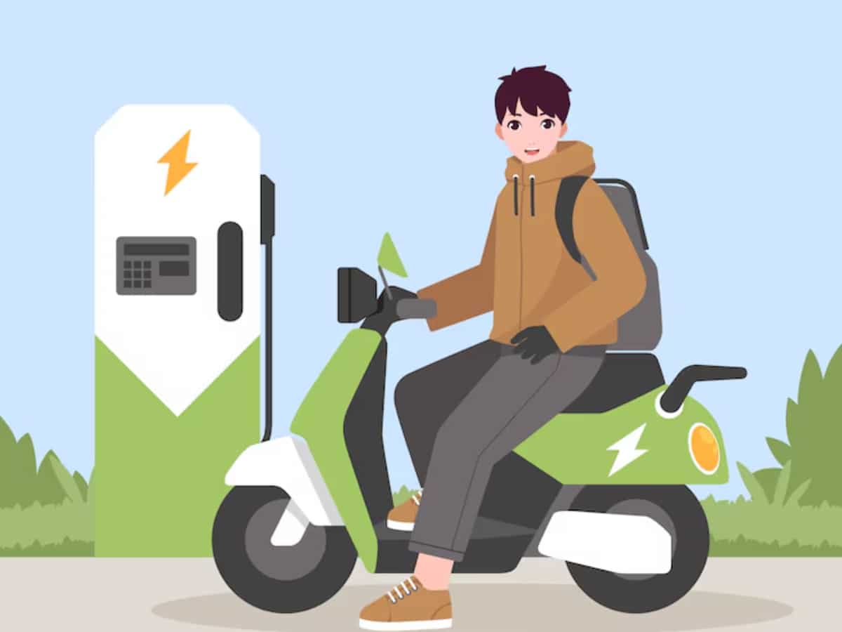 इलेक्ट्रिक स्कूटर और बाइक सेगमेंट में इस साल बढ़ेगा कंपिटिशन; वॉल्यूम में भी होगा इजाफा, जानें कैसे?