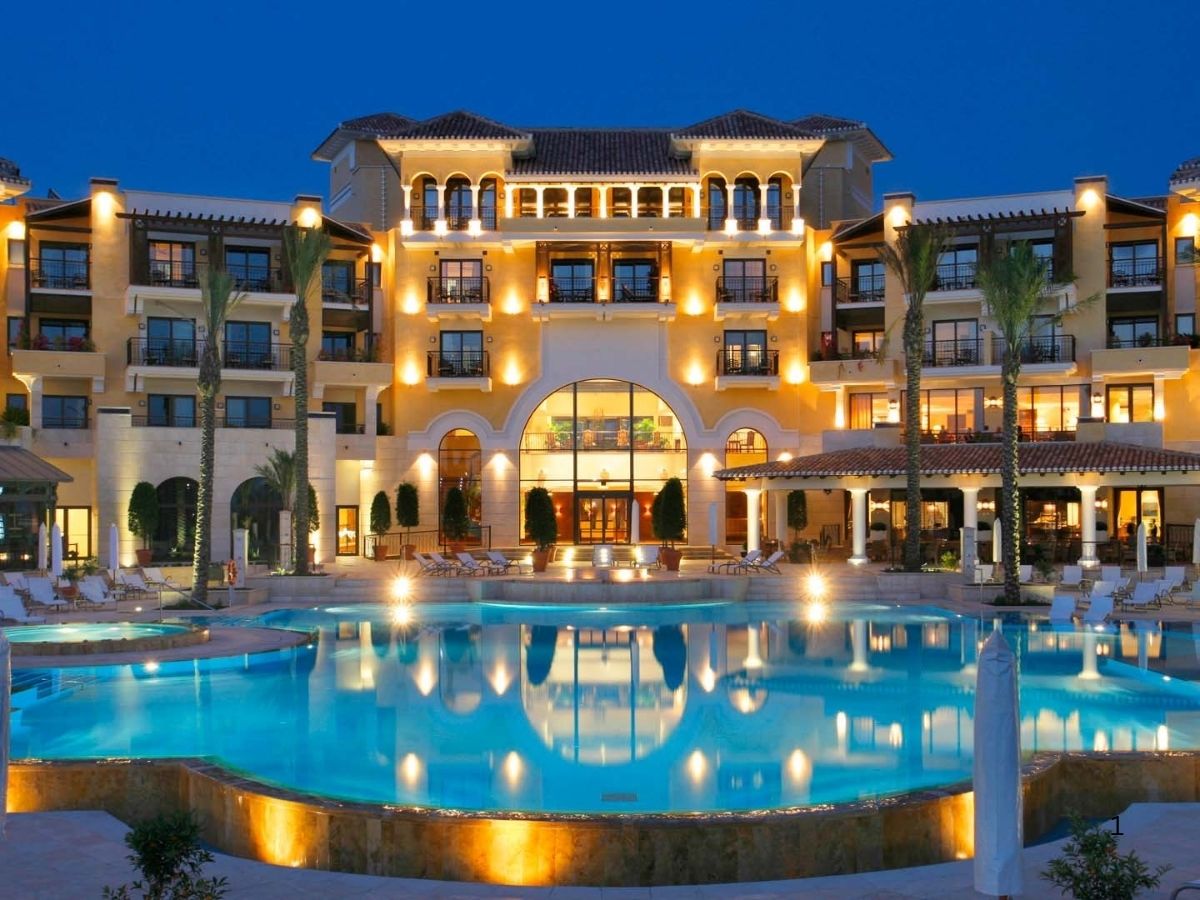 देश के 13 शहरों में है प्रजेंस, Hotel Stock में खरीद की सलाह; 2 हफ्ते में 45% की बंपर तेजी