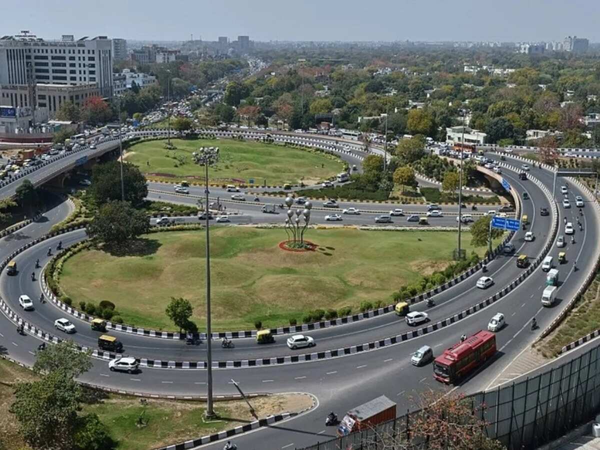 नोएडा और आसपास के इलाकों में और बेहतर होगा ट्रांसपोर्ट! जुड़ेंगी 2 एलिवेटेड रोड, इन जगहों के लिए खुलेगा रास्ता 