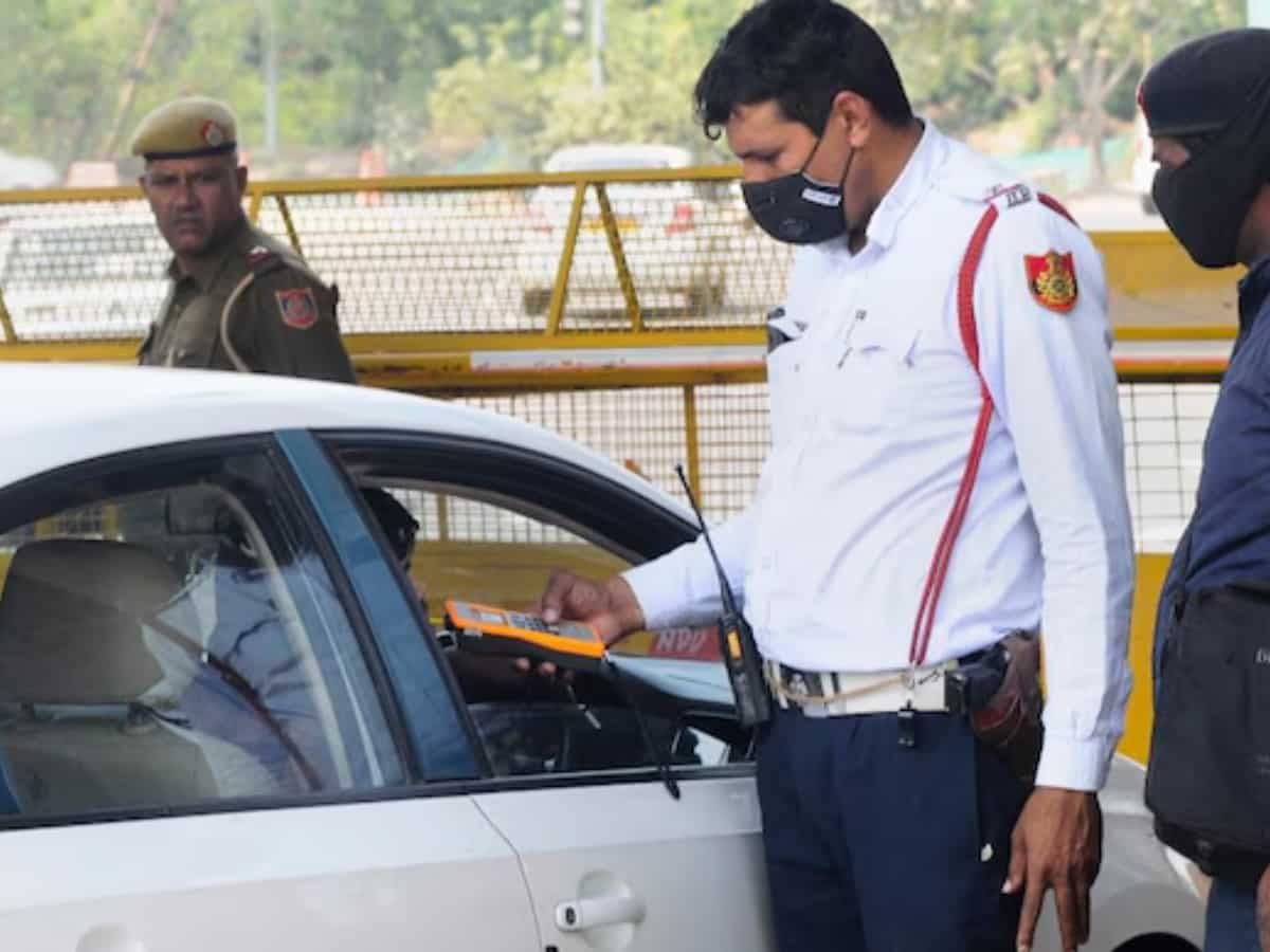 लगातार नियम तोड़ते हैं लोग!