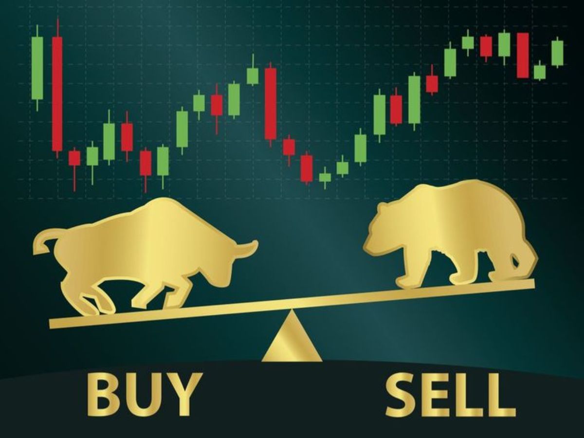 अनिल सिंघवी ने क्यों कहा बेच दें ये NBFC Stock, इस फेवरेट स्टॉक में खरीदारी की राय