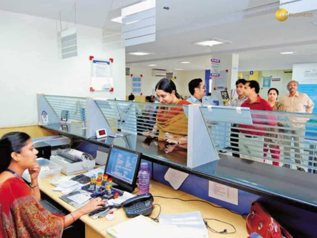 एक्स्ट्रा चार्जेज का बढ़ता बोझ