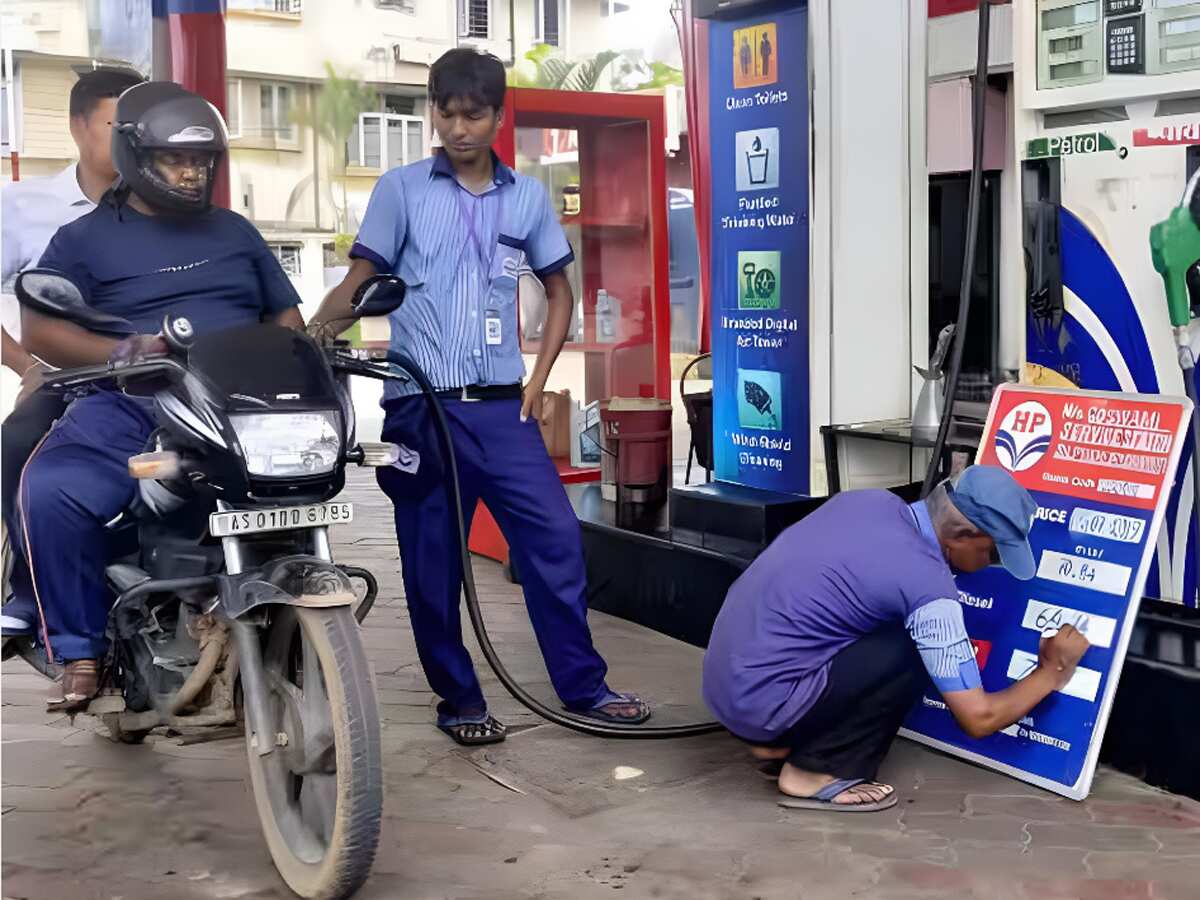 Petrol-Diesel Price: जारी हो गए ताजा रेट, अभी जानिए आपके शहर में कितने रुपये लीटर बिक रहा डीजल-पेट्रोल