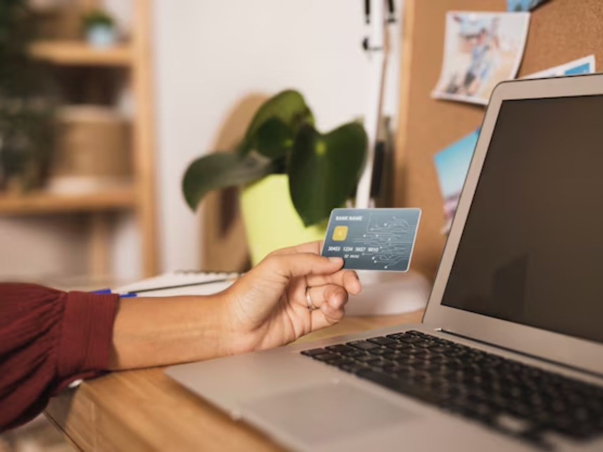 Credit Card से लंबा-चौड़ा खर्च करने के बाद यूजर की हो जाए मौत तो बैंक किससे वसूलेंगे बकाया? आधा इंडिया नहीं जानता ये रूल