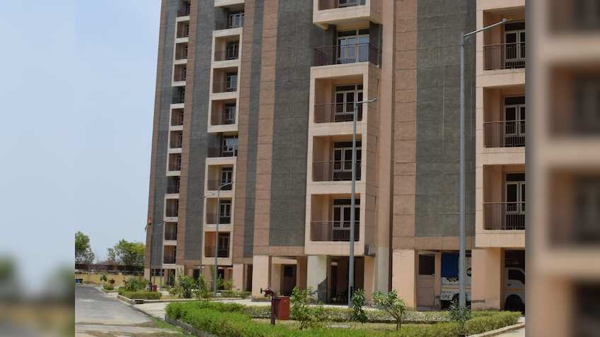 नोएडा में 62% तक बढ़ गए सर्किल रेट, घर खरीदारों की बढ़ेगी टेंशन या है राहत की बात? जानें क्या कहते हैं एक्सपर्ट्स