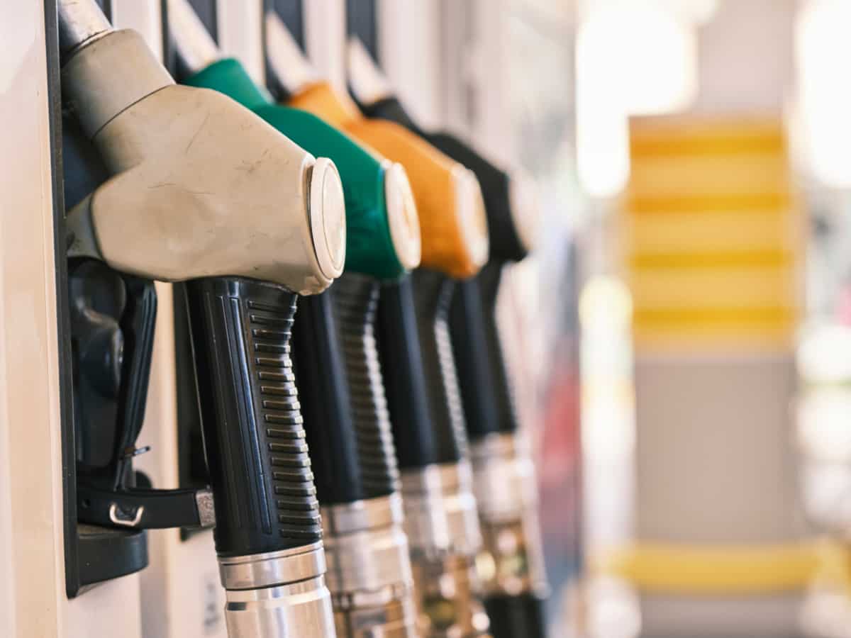 Petrol-Diesel Price Today: सुबह-सुबह अपडेट हुए पेट्रोल-डीजल के दाम! टंकी फुल कराने से पहले देखें 2 मई को कितना है भाव?