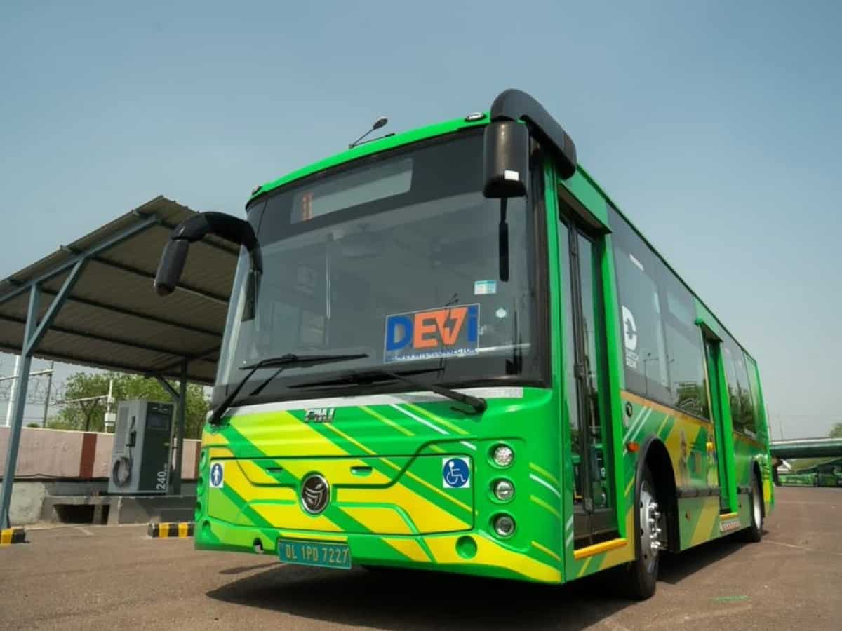 अब दिल्ली होगी ग्रीन! हर गली-मोहल्ले में चलेगी इलेक्ट्रिक बस, जानें किराया और रूट