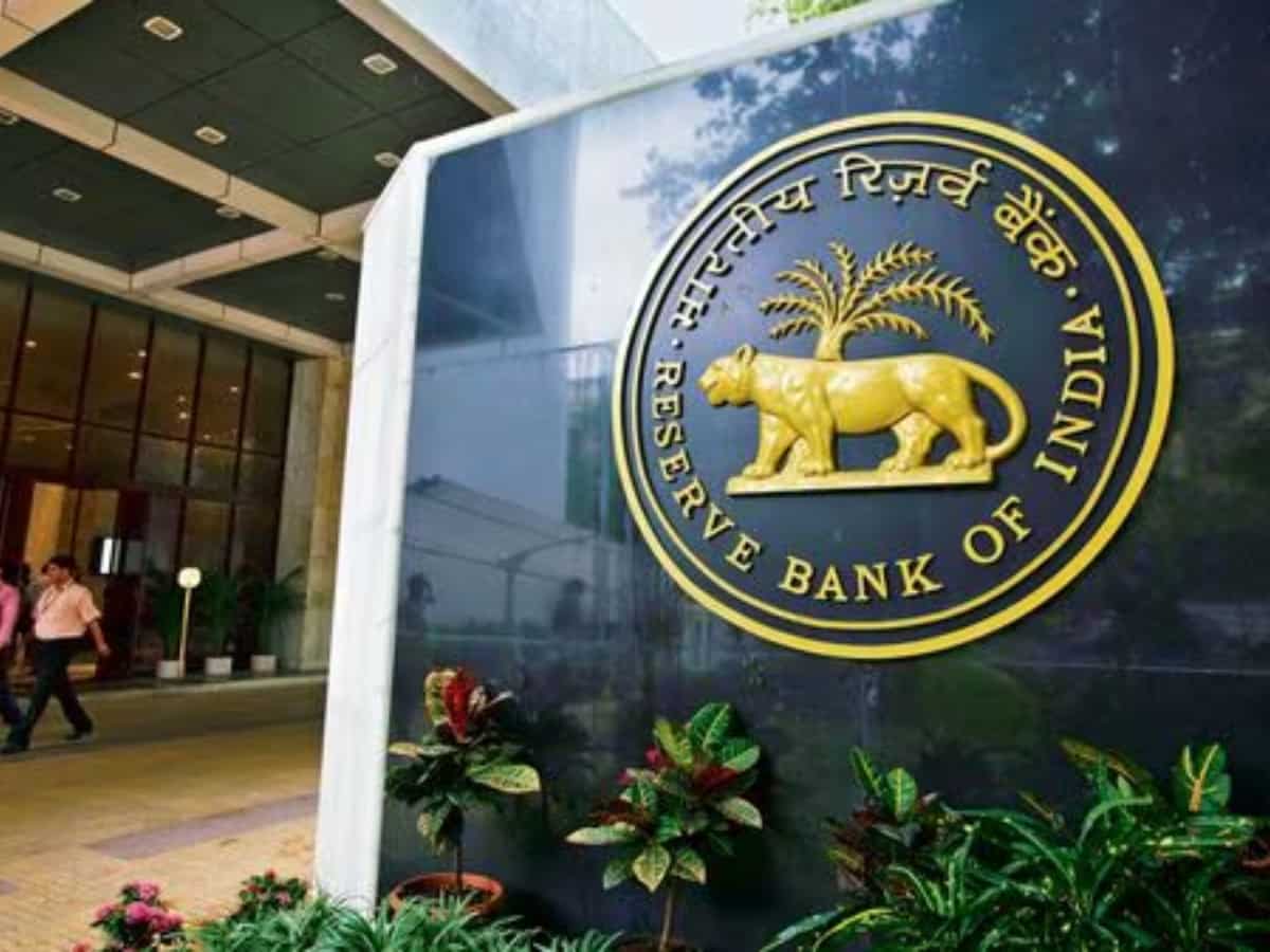 ICICI बैंक पर एक ही बार में ₹97.80 लाख का जुर्माना क्यों? RBI ने एक साथ 4 बैंकों पर लगाई है पेनाल्टी