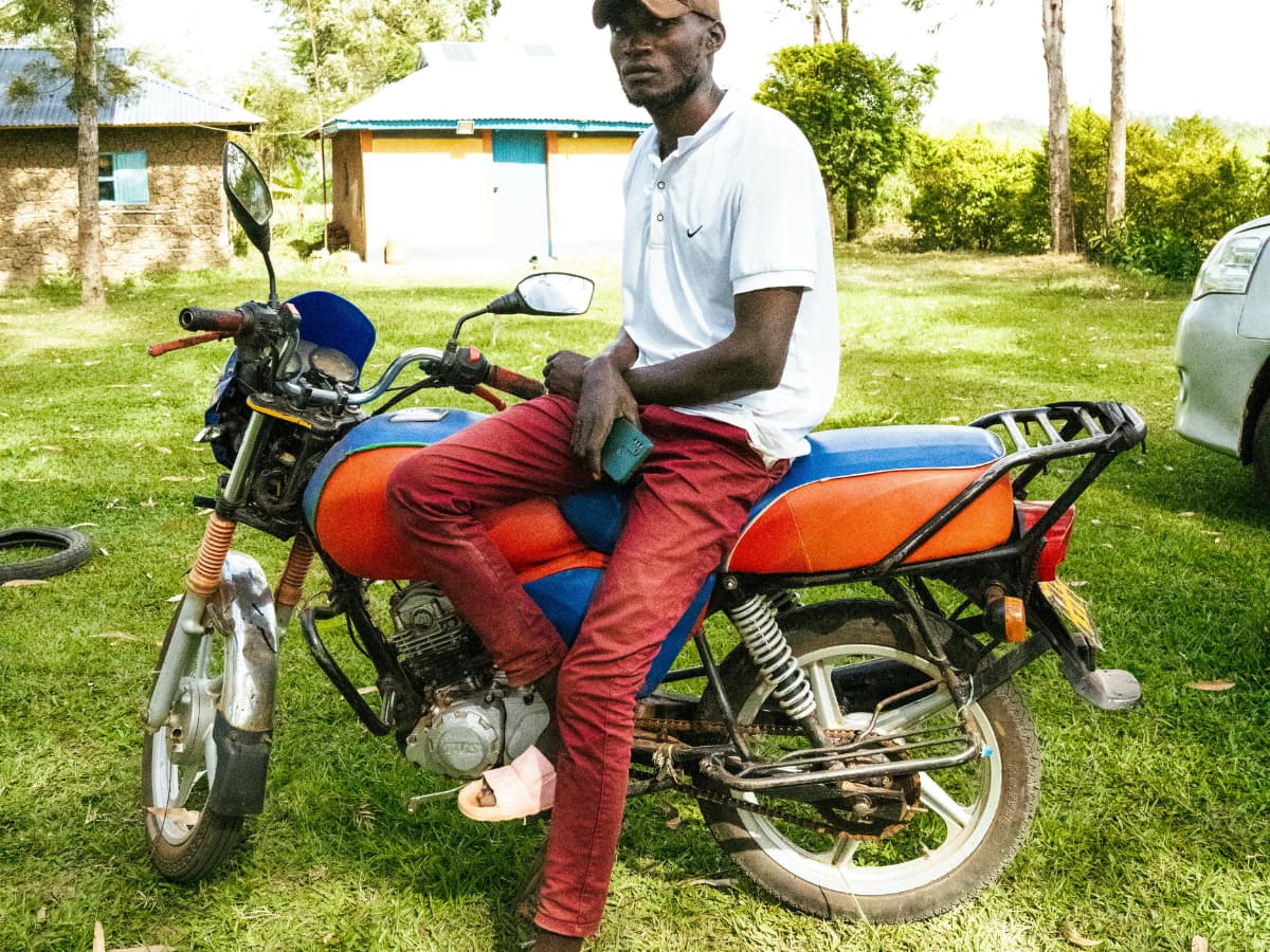 चप्पल पहनकर बाइक चलाने पर क्यों रोक देती है ट्रैफिक पुलिस, क्या इसके लिए भी कटता है चालान?