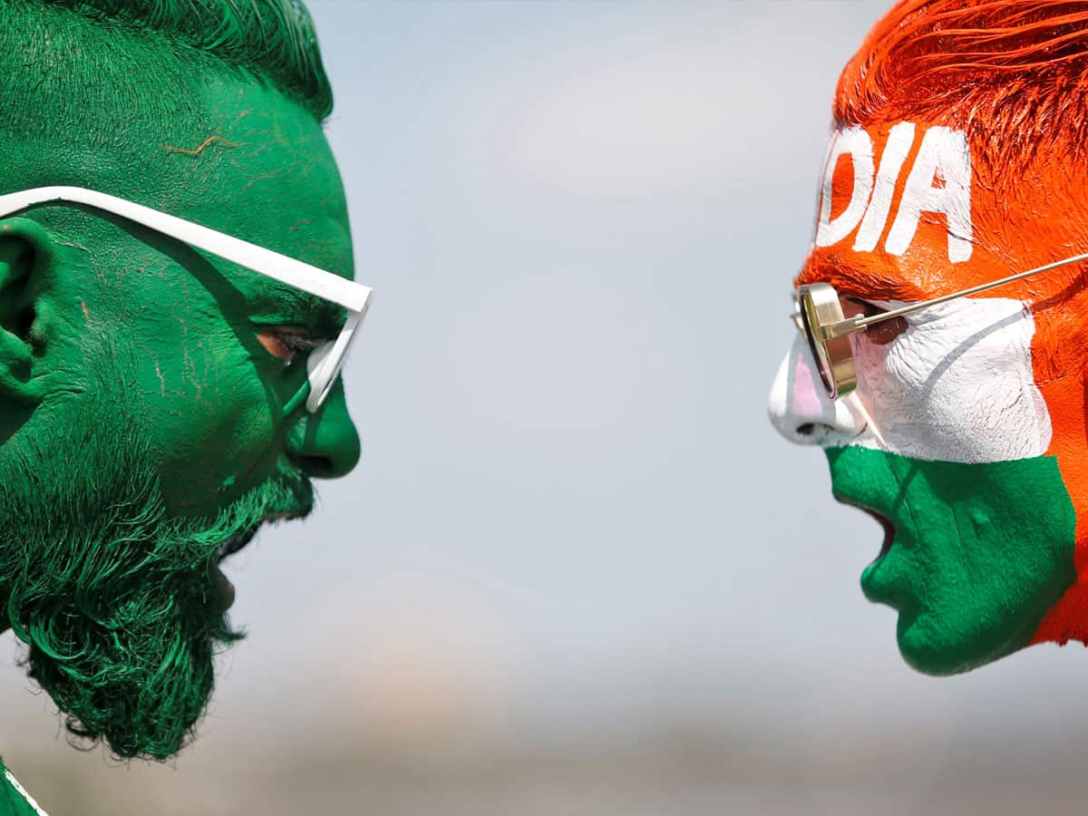 एक चांद पर, दूसरा बर्बादी की कगार पर, भारत के मुकाबले कहां खड़ा है आतंक का अड्डा पाकिस्तान!