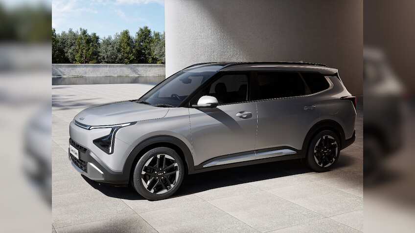 अनवील हुई 2025 Kia Carens Clavis; 20 से ज्यादा सेफ्टी फीचर्स और प्रीमियम इंटीरियर, जानें कब होगी लॉन्च