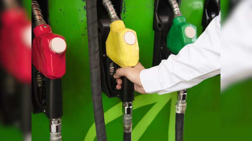 India-PaK तनाव के बीच इंडियन ऑयल का Petrol-Diesel पर बड़ा बयान, कहा- घबराने की जरूरत नहीं