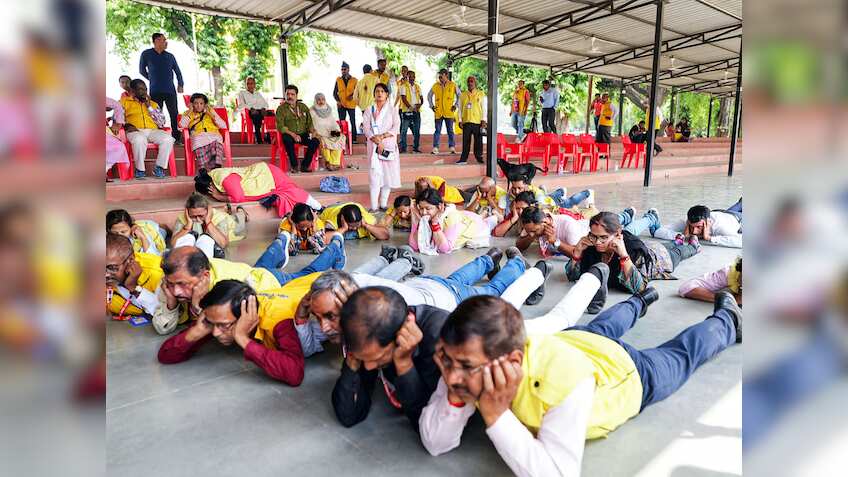 वॉर सायरन बजने पर मोबाइल पर मिलेगा Emergency Alert? जानें क्या है Air Raid टेक्नोलॉजी