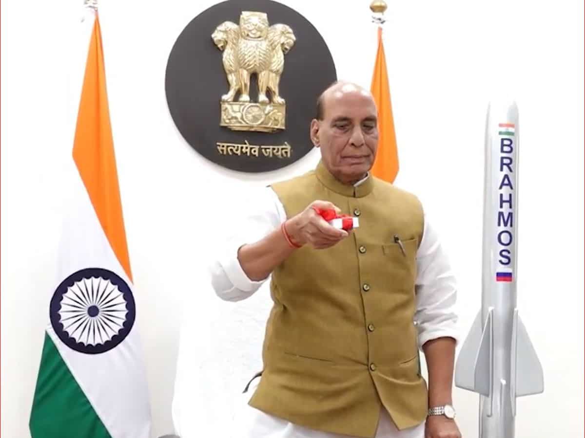 लखनऊ में बनेगी ब्रह्मोस मिसाइल! रक्षा मंत्री ने किया टेस्टिंग फैसिलिटी का उद्घाटन, आवाज से 3 गुना तेज, 400 KM मारक क्षमता