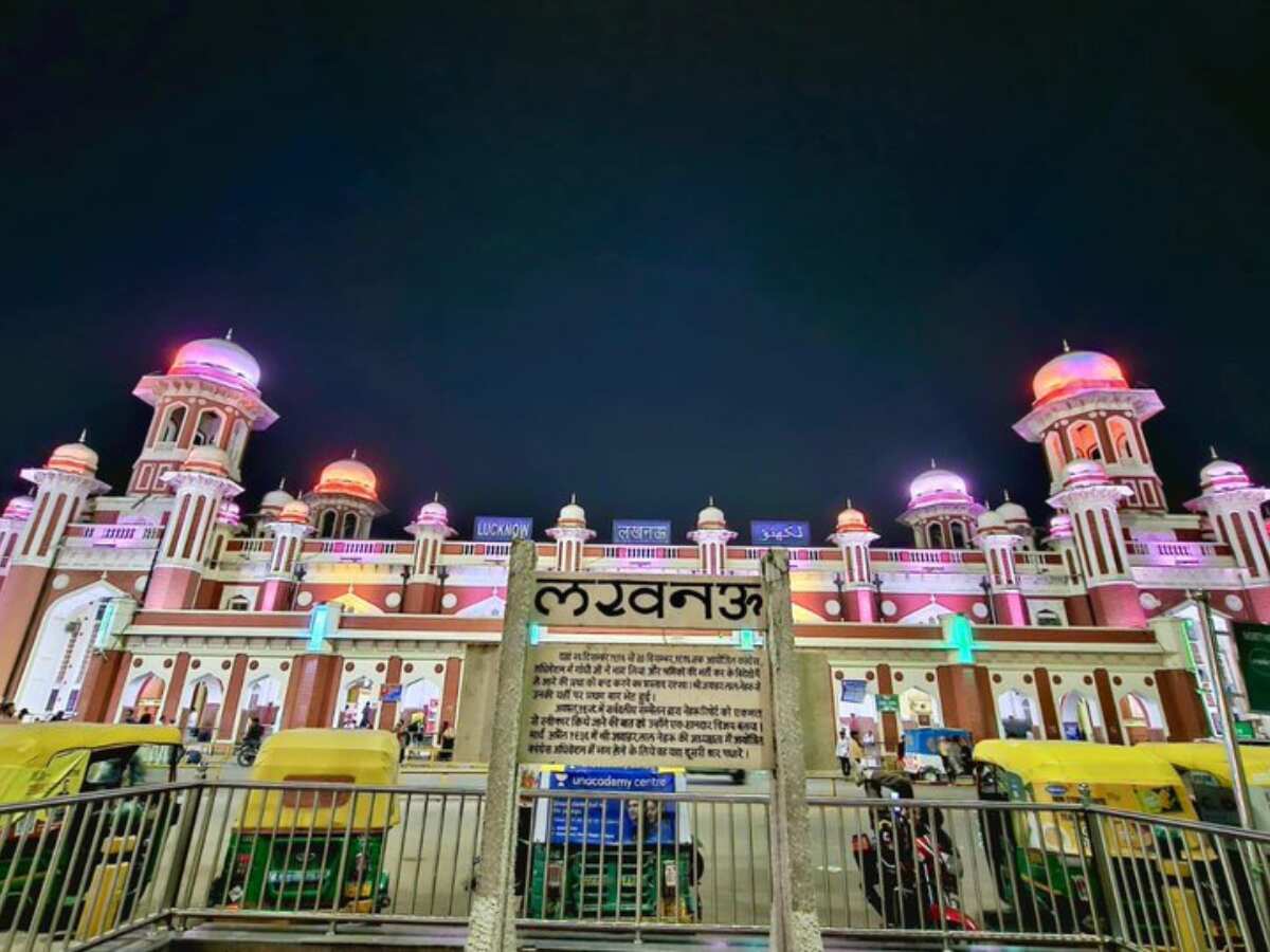 चारबाग रेलवे स्टेशन- लखनऊ, उत्तर प्रदेश